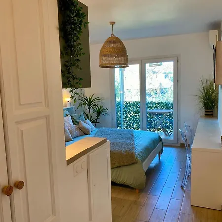 Chezlisa - Cozy With Terrace And Parking Apartment