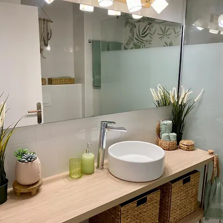 Chezlisa - Cozy With Terrace And Parking Appartement *