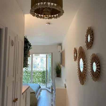 Chezlisa - Cozy With Terrace And Parking Villeneuve-Loubet